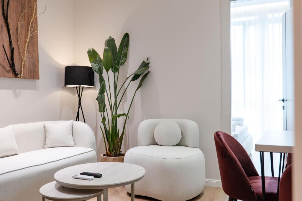 Deluxe One-Bedroom Apartment